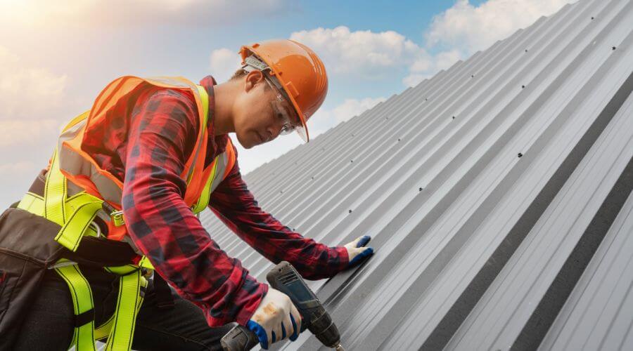 Professional gutter cleaning in Bowling Green, VA